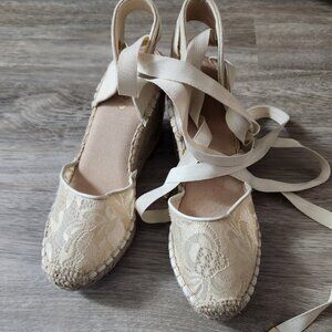 Aldo Cream Lace Espadrille Wedges size 6
